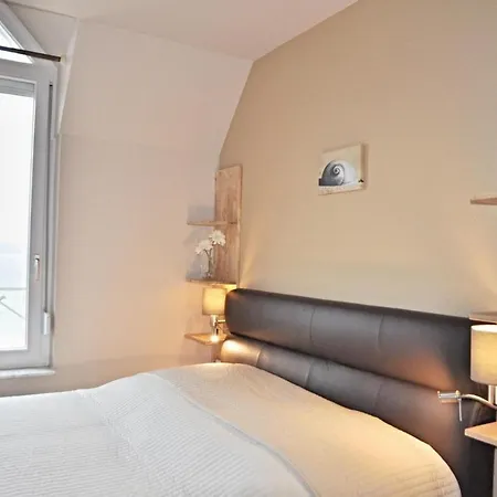 Apartment Strandhotel-25 *